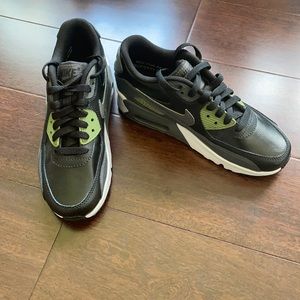 Nike Boys Air Max size 3.5 - never worn